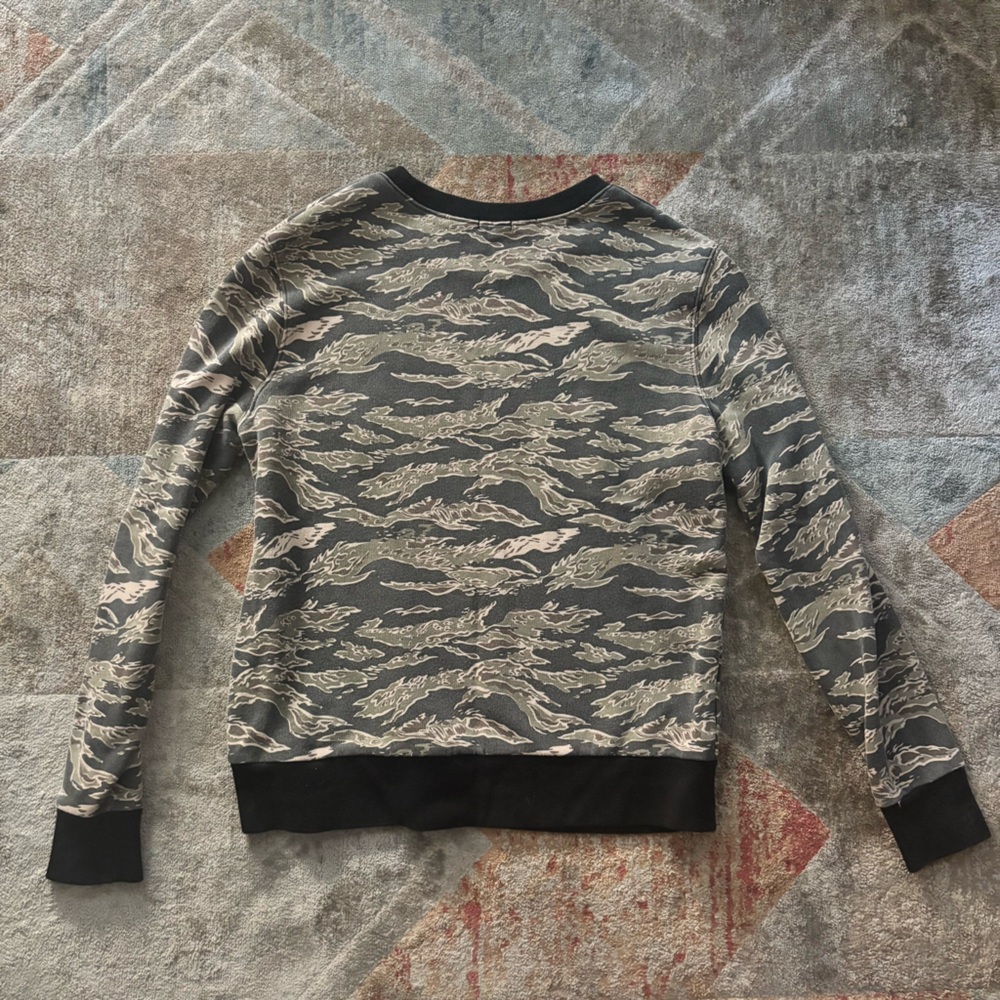 Aritzia TNA Camo Crewneck - Picture 3 of 5